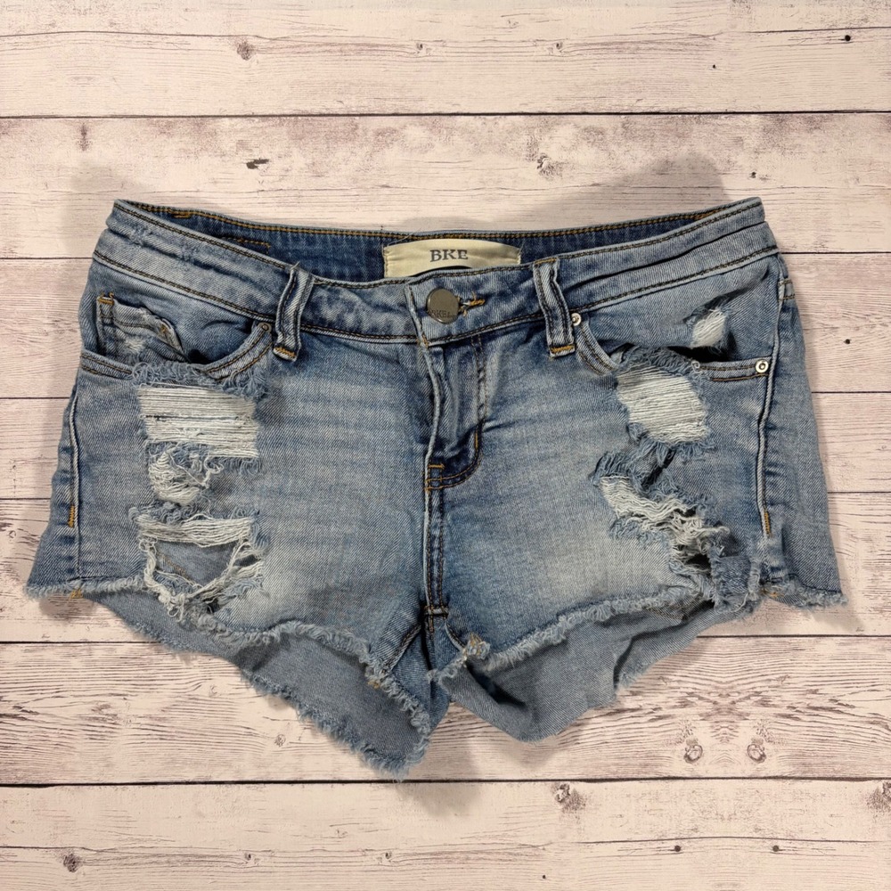 BKE Stella Distressed Denim Shorts Light Wash Frayed Hem Low Rise ABK2530 26